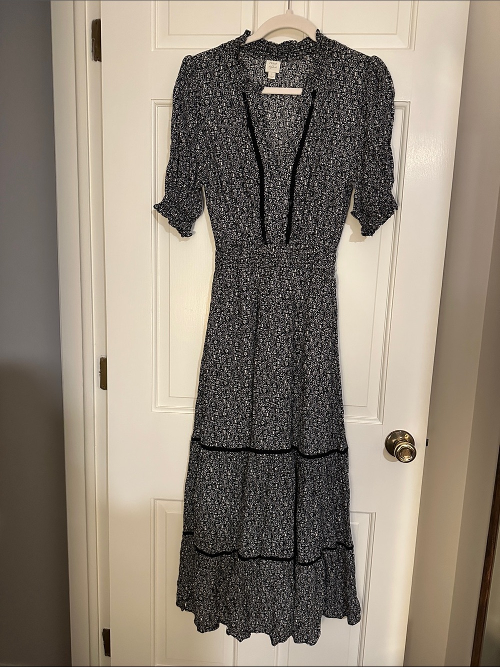 Women's Black Floral Tiered Midi Dress